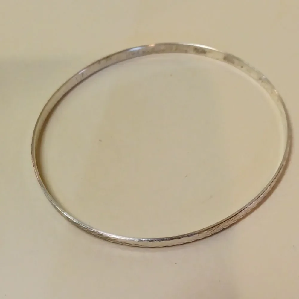 Milor Italy Womans Sterling Silver Textured Chevron Bangle Bracelet Signed